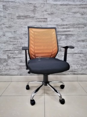 Кресло Barneo K-138 для персонала (черная ткань оранжевая сетка) в Копейске - kopejsk.mebel-74.com | фото