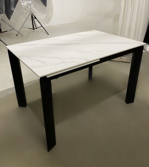 Стол CORNER 120 MATT WHITE MARBLE SOLID CERAMIC / BLACK, ®DISAUR в Копейске - kopejsk.mebel-74.com | фото